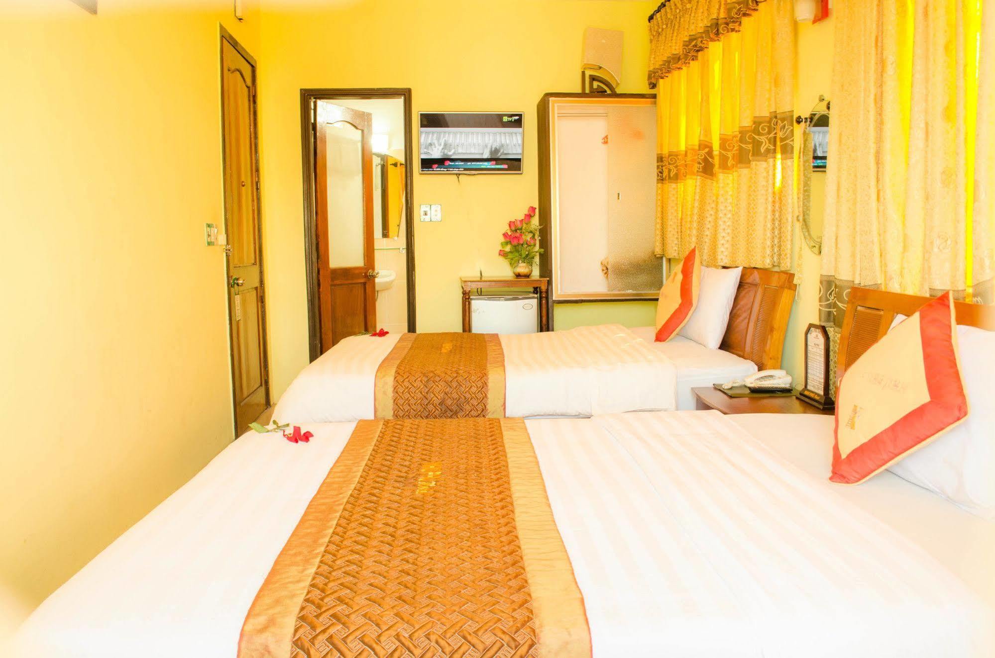 Nhu Phu Hotel Hue Exterior photo