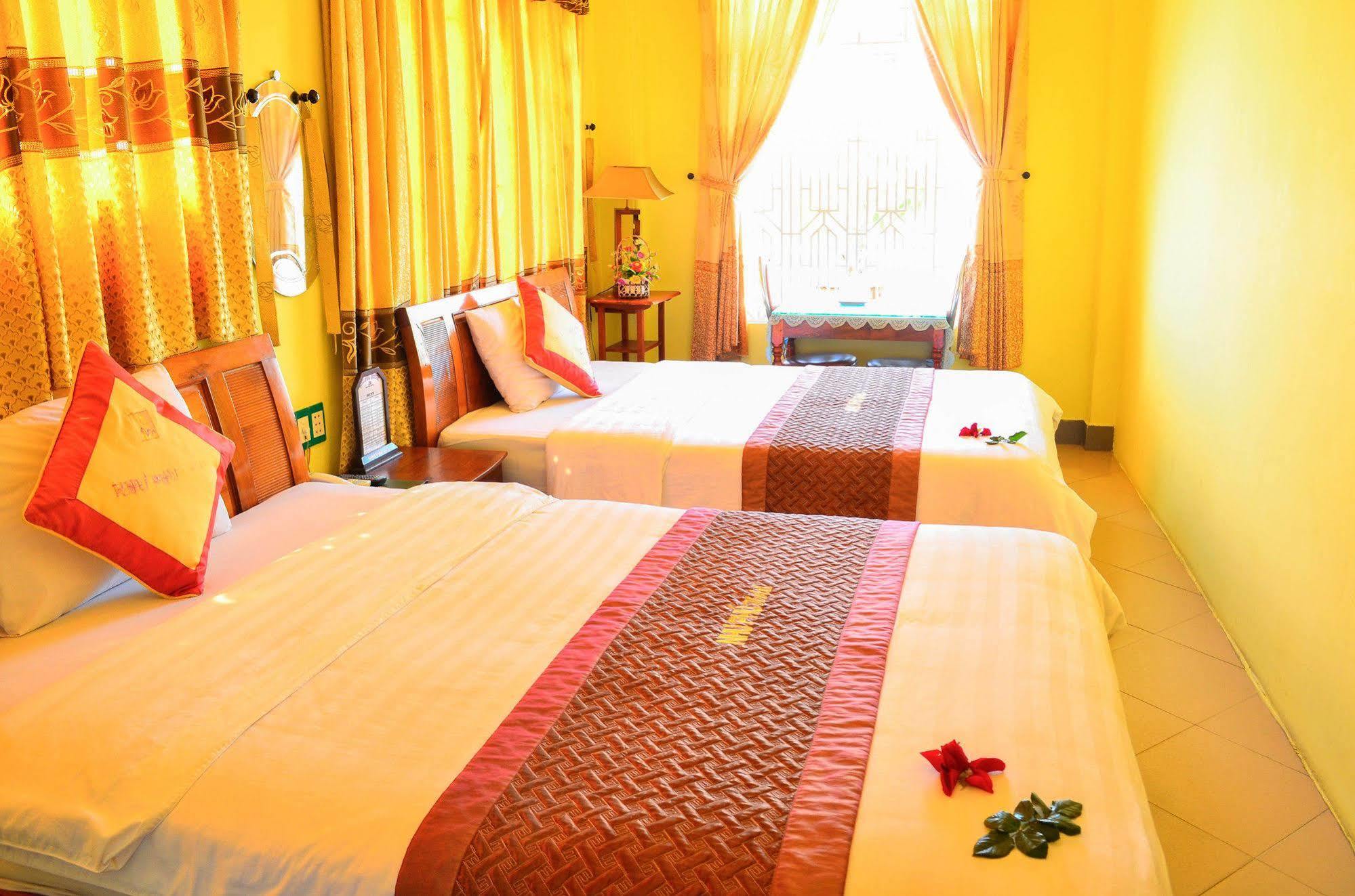 Nhu Phu Hotel Hue Exterior photo